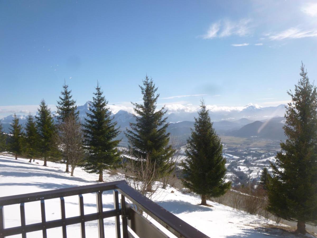 Studio Entier Au Calme Avec Vue Panoramique Exceptionelle A 1500M Apartamento Comboursiere Exterior foto